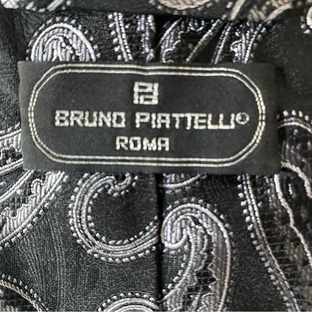 Bruno Piatelli, Black and White Paisley Handmade Silk Tie